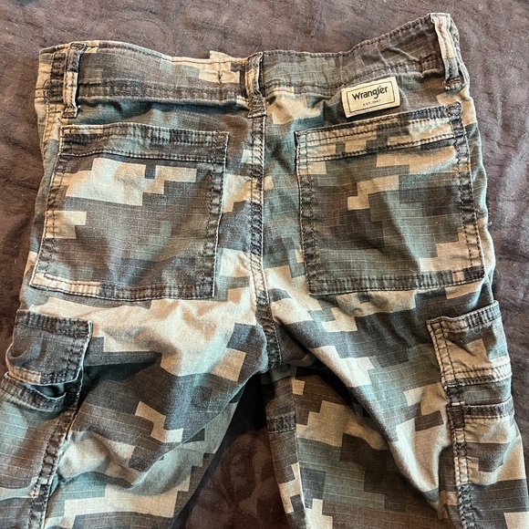 Wrangler Boys Camo Cargo Shorts Size 7 - Picture 2 of 4